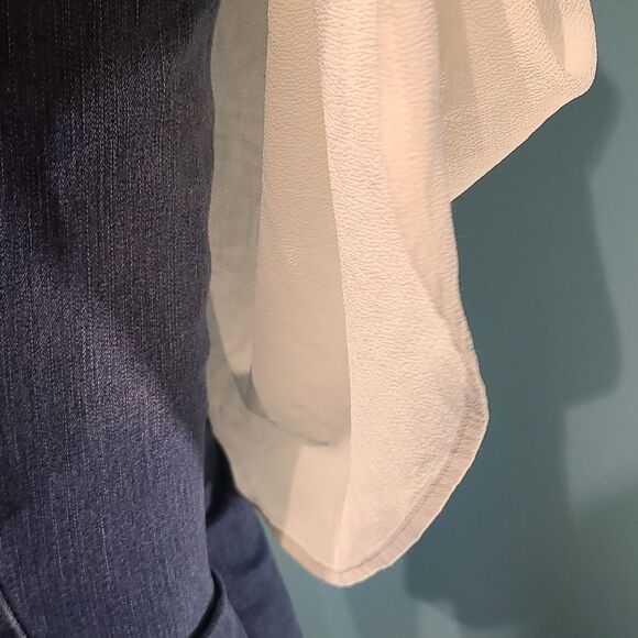 A. MOON cream hi-lo lace blouse - Picture 9 of 10